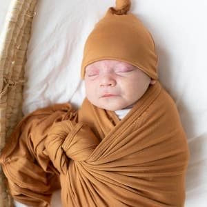 Swaddle Blanket & Baby Hat (Newborn - 3 mo.)
