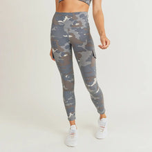 Load image into Gallery viewer, Blue Tundra Camo Cargo Hybrid High-Waisted Leggings