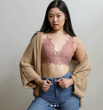Load image into Gallery viewer, Padded Crochet Lace Longline Bralette (Mauve)